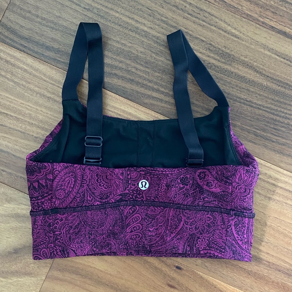 Lululemon sports bra